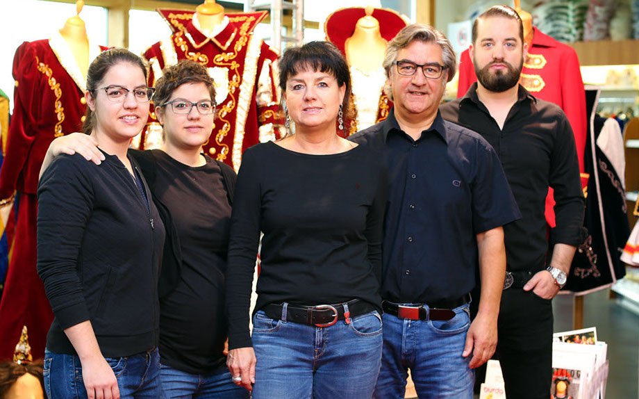 die Familie arenz im Showroom der arenz Textilhandels GmbH in Dernbach